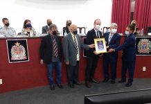 Rogério Assis recebe Insígnia de Honra Ao Mérito em Sessão Solene