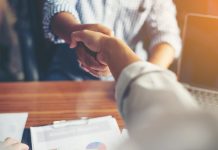 Vagas de Emprego: “Quiosque das Oportunidades” da Prefeitura auxilia pessoas desempregadas