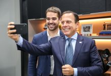 Doria sai à frente de Leite na largada das prévias tucanas