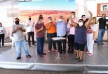 ‘A favela venceu’: emoção marca assinatura da compra da área para desfavelamento em Votuporanga