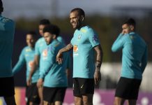 Sono regrado, salada e sacrifícios: como Daniel Alves desafia o corpo para chegar na Copa com 39 anos