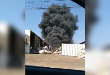 Fogo em terreno com materiais recicláveis causa nuvem de fumaça e assusta moradores em Fernandópolis