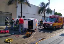 Capotamento deixa mulher ferida em Votuporanga