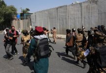 Pai afegão tenta vender a filha por R$3 mil para evitar que a família morra de fome