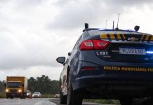 PRF desbloqueia rodovias ocupadas por caminhoneiros em oito estados