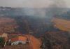 Corpo de Bombeiros combate queimadas em áreas de pastagens em Rio Preto