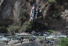 Ônibus em alta velocidade cai em desfiladeiro e deixa 34 mortos no Peru