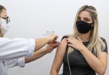 Intervalo entre doses da Astrazeneca é reduzido para oito semanas