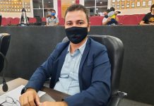 Carlim Despachante pede criação de vaga para idoso em frente à Unidade de Diálise