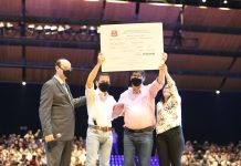 Governo anuncia R$ 1,5 bi de abono salarial para até 190 mil servidores do magistério