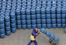 Preço médio do gás de cozinha ultrapassa R$ 100; gasolina sobe 3,3% nos postos