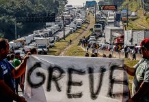 Caminhoneiros marcam greve, mas governo vê ameaça vazia