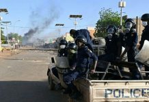 Atiradores matam pelo menos 18 em mesquita no norte da Nigéria