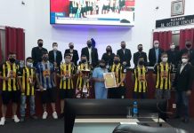Equipe de Futsal Primeiro Toque Esporte recebe Voto de Congratulação na Câmara