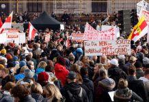 Mundo está entrando em quarta onda de covid-19, diz diretora da OMS