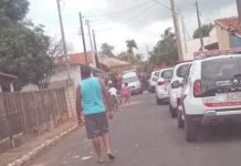Jovem mata tio com golpes de enxada e se entrega à PM em Cosmorama