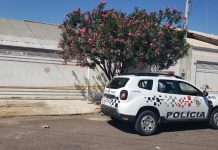 Homem morre após ameaçar policial com facão e ser baleado em Buritama