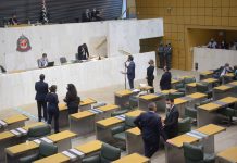 Aprovada na Alesp, lei que proíbe bancos de oferecer empréstimos a aposentados por telefone é sancionada