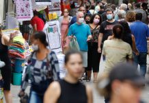 Covid-19: país tem 21,8 milhões de casos e quase 608 mil mortes