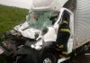 Caminhoneiro fica ferido após bater na traseira de outro caminhão na rodovia em Catanduva