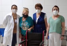 Aprevo doa cadeira de rodas para Santa Casa