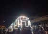 Trem enfeitado com luzes de Natal atrai dezenas de votuporanguenses