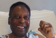 Pelé, em tratamento contra tumor, recebe alta de hospital