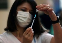 Israel vê onda da Ômicron perder força após manter 4ª dose de vacina