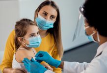 Doses da vacina Pfizer pediátrica estão disponíveis somente na Policlínica