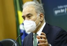 Governo reduz para 7 dias isolamento de pacientes com Covid-19