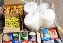 Casal solidário entrega 152 quilos de alimentos