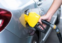 Gasolina rompe a barreira dos R$ 8 pela primeira vez, diz ANP