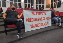 Servidores municipais protestam na Câmara por reajuste salarial