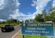 Carlão Pignatari comemora início das obras na vicinal que liga Votuporanga a Álvares Florence