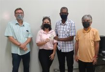 Artesã de Votuporanga recebe carteira da SUTACO