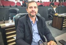 Daniel David pede serviços de tapa-buraco na Rua Javari