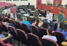 Chandelly Protetor e Osmair Ferrari se reúnem com pais de autistas na Câmara