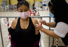 OMS muda posicionamento e passa a recomendar dose de reforço de vacina contra a Covid-19