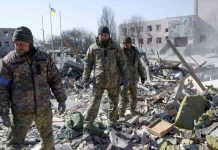 Mísseis russos matam dezenas de soldados em quartel, diz Ucrânia