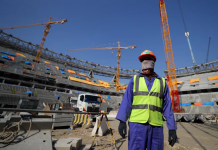 Trabalhadores de serviços na Copa do Mundo do Catar correm riscos, aponta Anistia Internacional