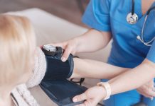 Alunos do curso de Enfermagem da UNIFEV prestam serviço gratuito para a população