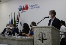 Carteiras da OAB são entregues a egressos do curso de Direito