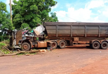 Passageiro morre ao ser arremessado para fora de caminhão em Clementina