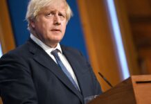 Putin cruzou linha vermelha da barbárie, diz premiê britânico