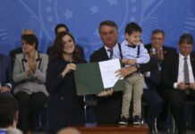 Novos ministros tomam posse no Palácio do Planalto