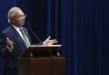Privatização da Petrobras não está prevista neste mandato, diz Guedes