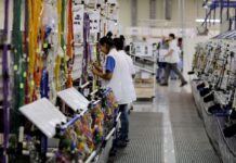 Produção industrial sobe em março, mas queda no consumo preocupa