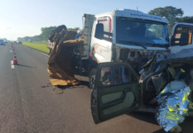 Homem morre após bater carro em caminhão ao dirigir na contramão na Rodovia Marechal Rondon