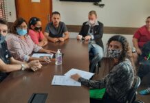 Bancada do Podemos se reúne com militantes dos direitos humanos e mães de crianças especiais