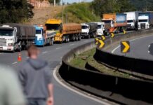 Caminhoneiros criticam alta do diesel e ameaçam nova paralisação
